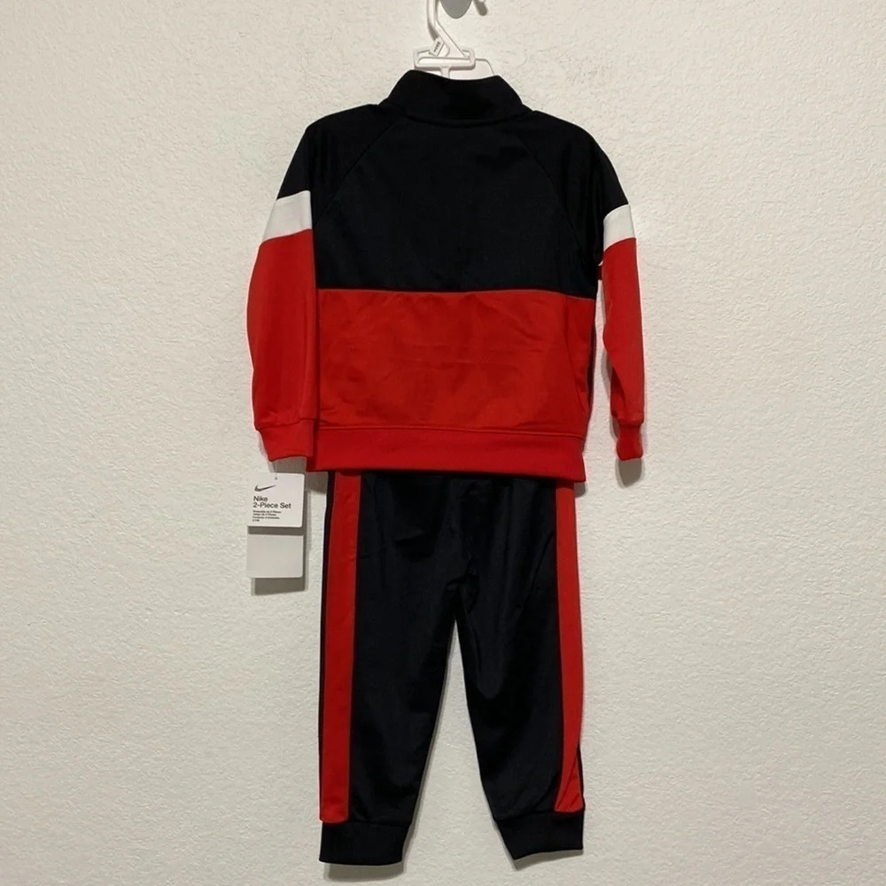 Nike Boy`s Therma Dri-Fit 2 Piece Tracksuit - Picture 8 of 9